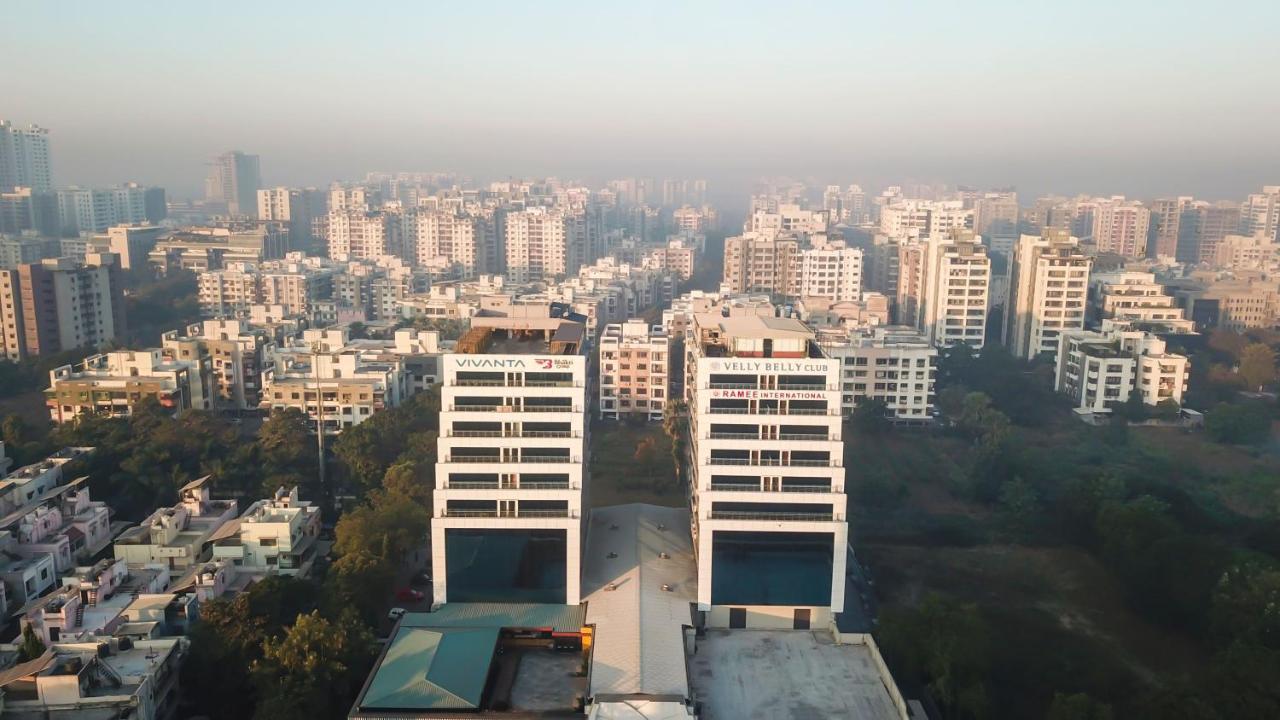 Hotel Ramee International Surat Exterior foto
